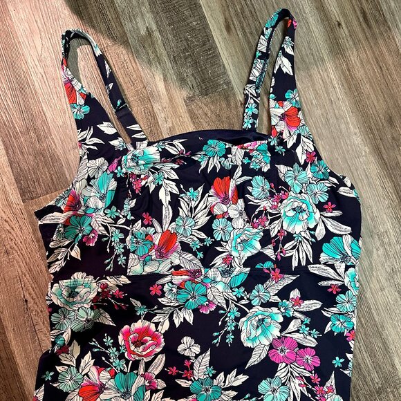 Lands' End two-piece - swim shorts and tank - size 20/22 - Picture 2 of 6